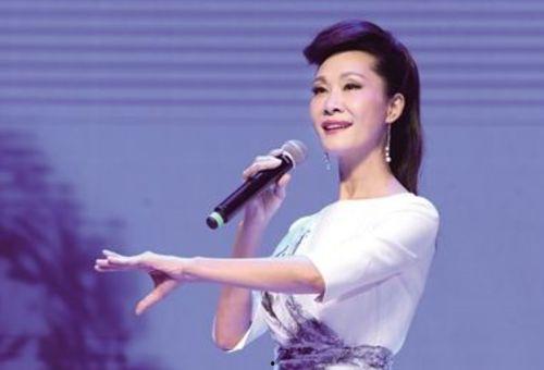 于文华丰满生活照,展现真实自我，诠释幸福人生