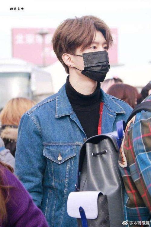 范丞丞的生活照,揭秘明星日常，阳光少年魅力无限