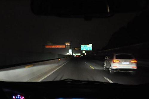 晚上高速照片,捕捉瞬间流转的视觉盛宴